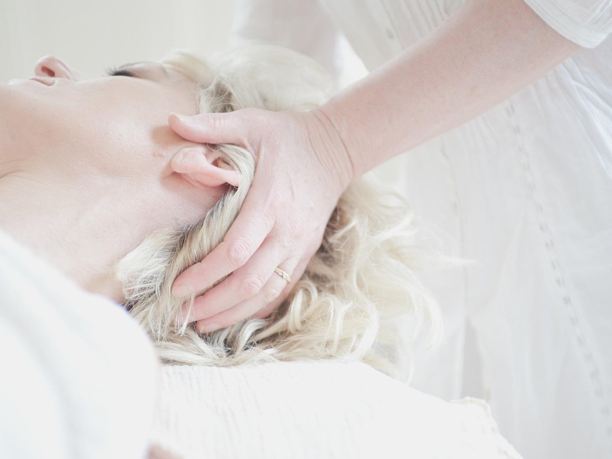 Massage relaxant du cuir chevelu